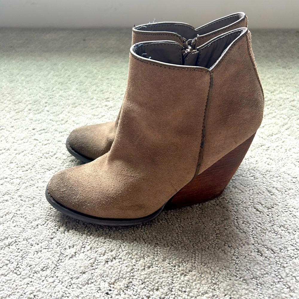 Very Volatile boots